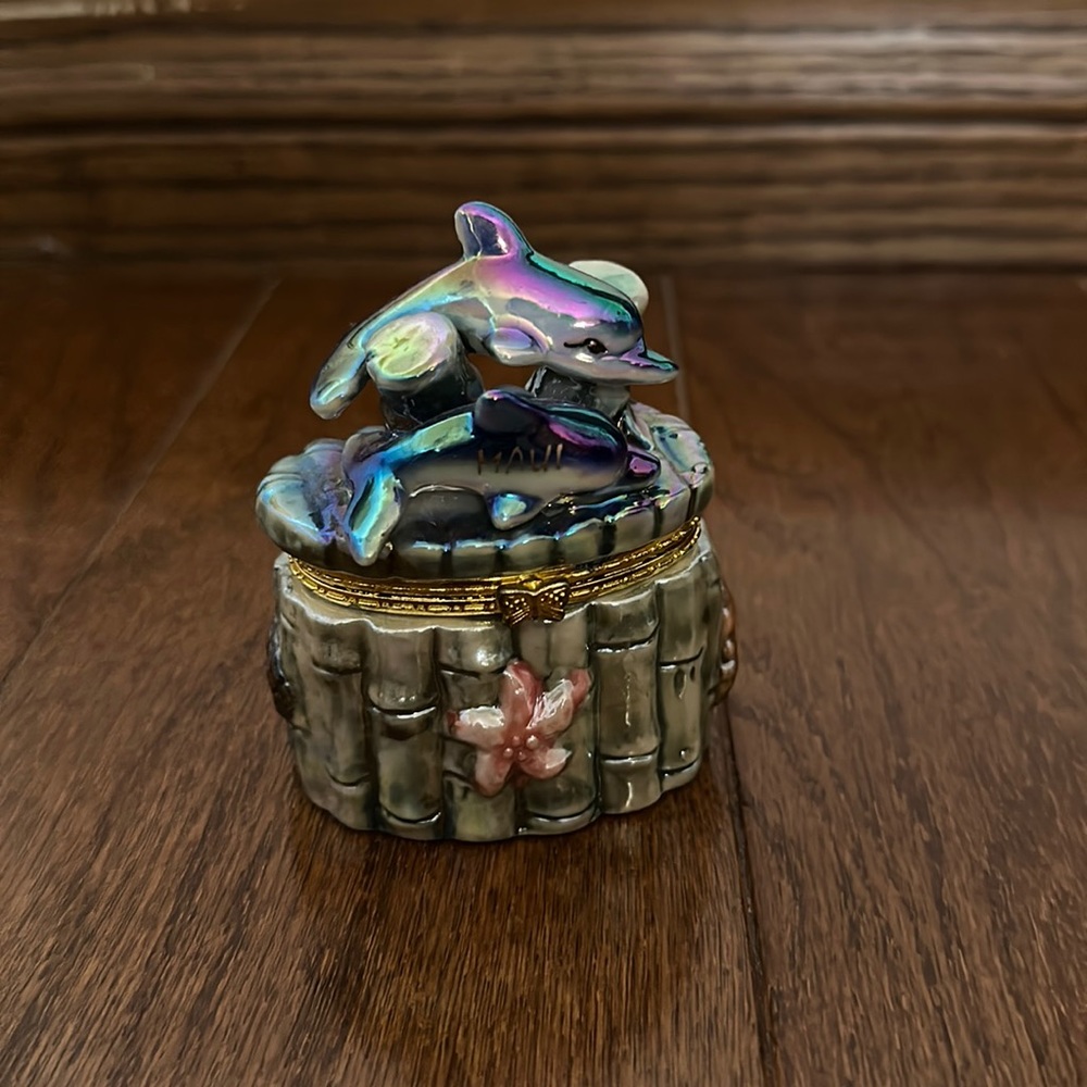 Iridescent small dolphin trinket box